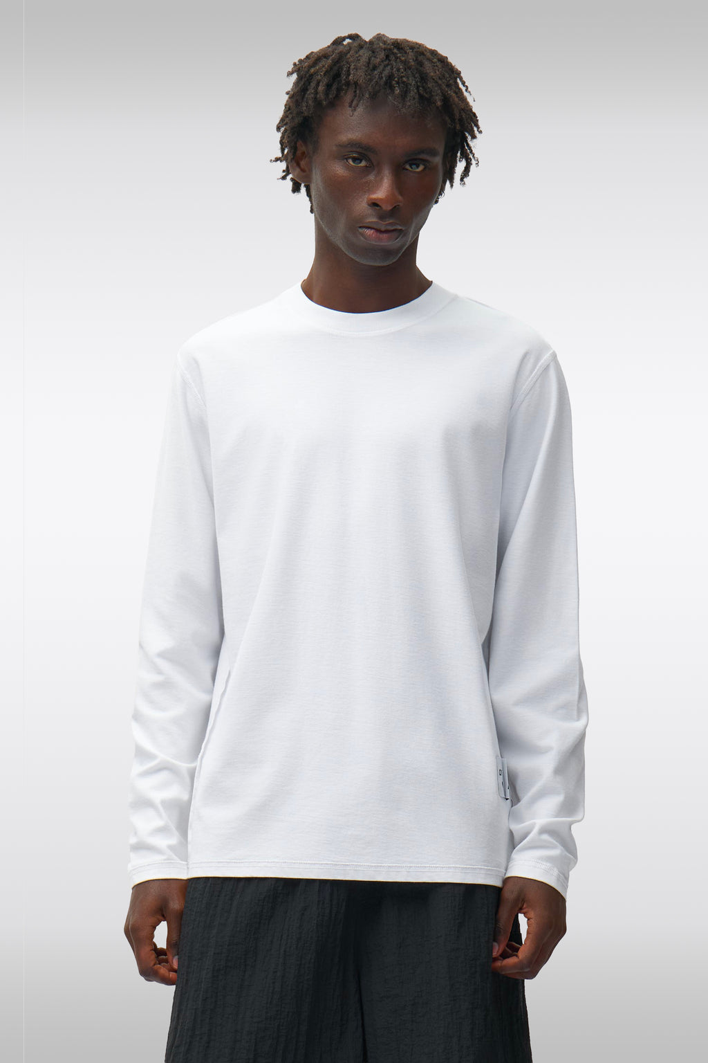 alt-image__T-shirt-bianca-reversibile-con-maniche-lunghe---Reversible-Label-Longsleeve