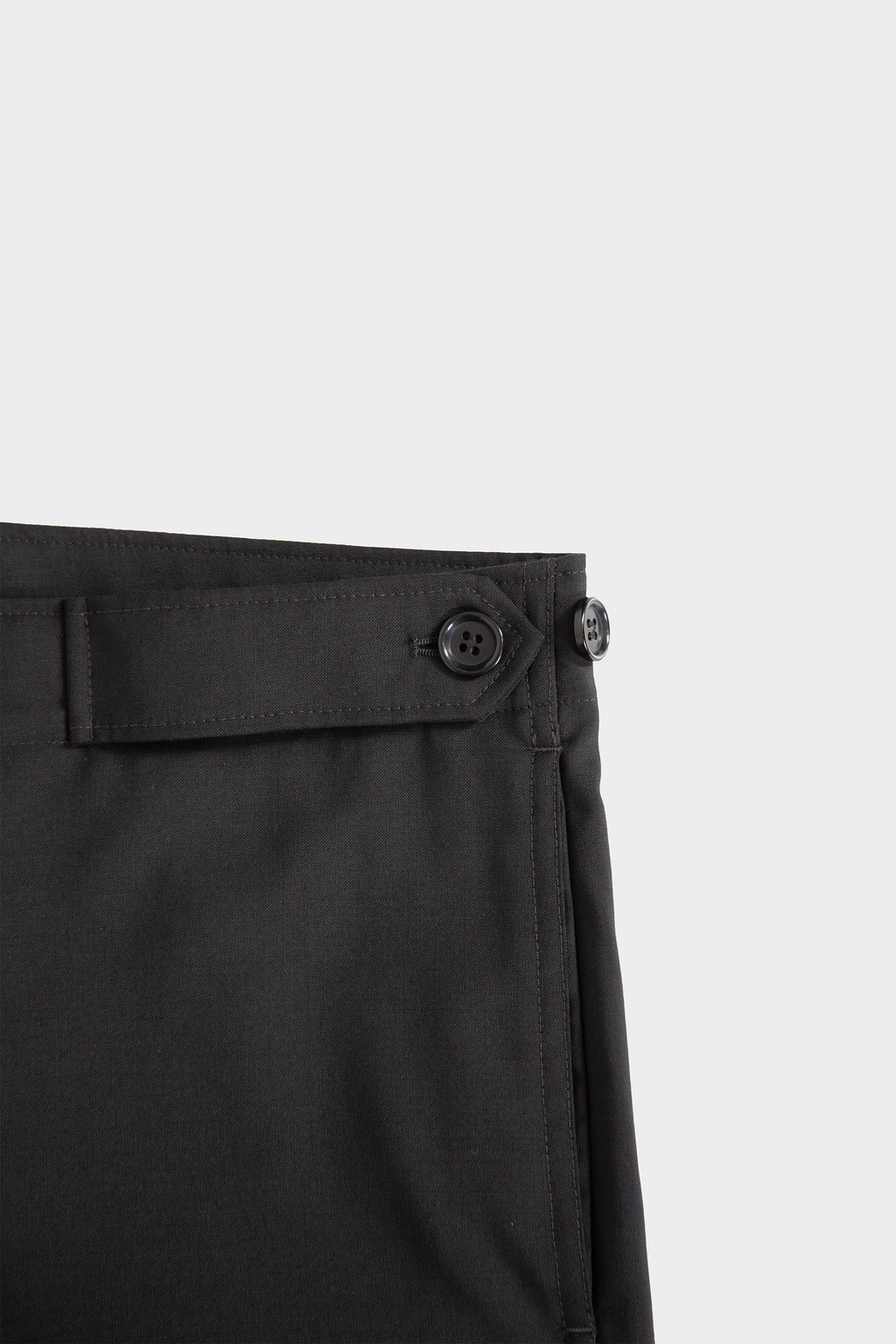 alt-image__Pantalone-nero-in-frescolana-con-vita-regolabile