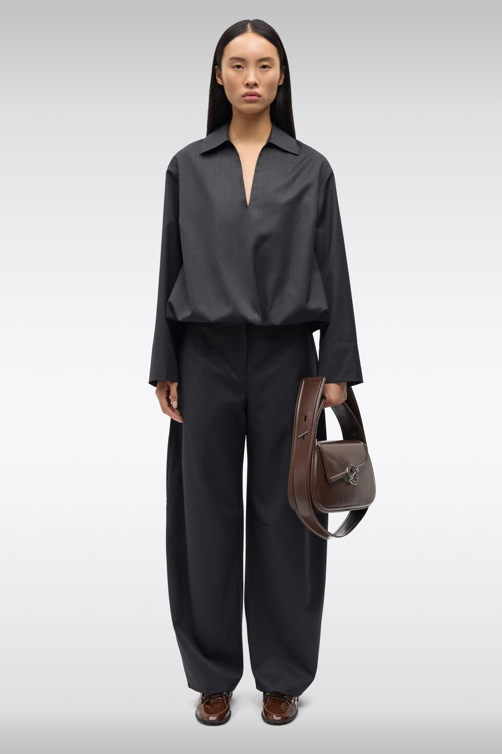 alt-image__Blusa-in-frescolana-grigio-antracite-con-collo-aperto---Sadaphne-Shirt