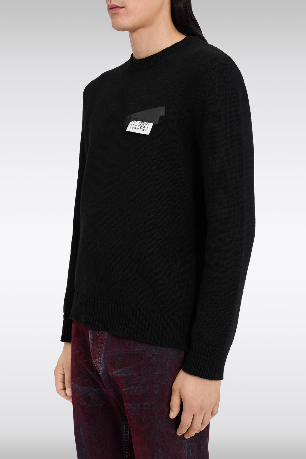 alt-image__Pullover-nero-in-lana-con-logo-e-nastro-adesivo