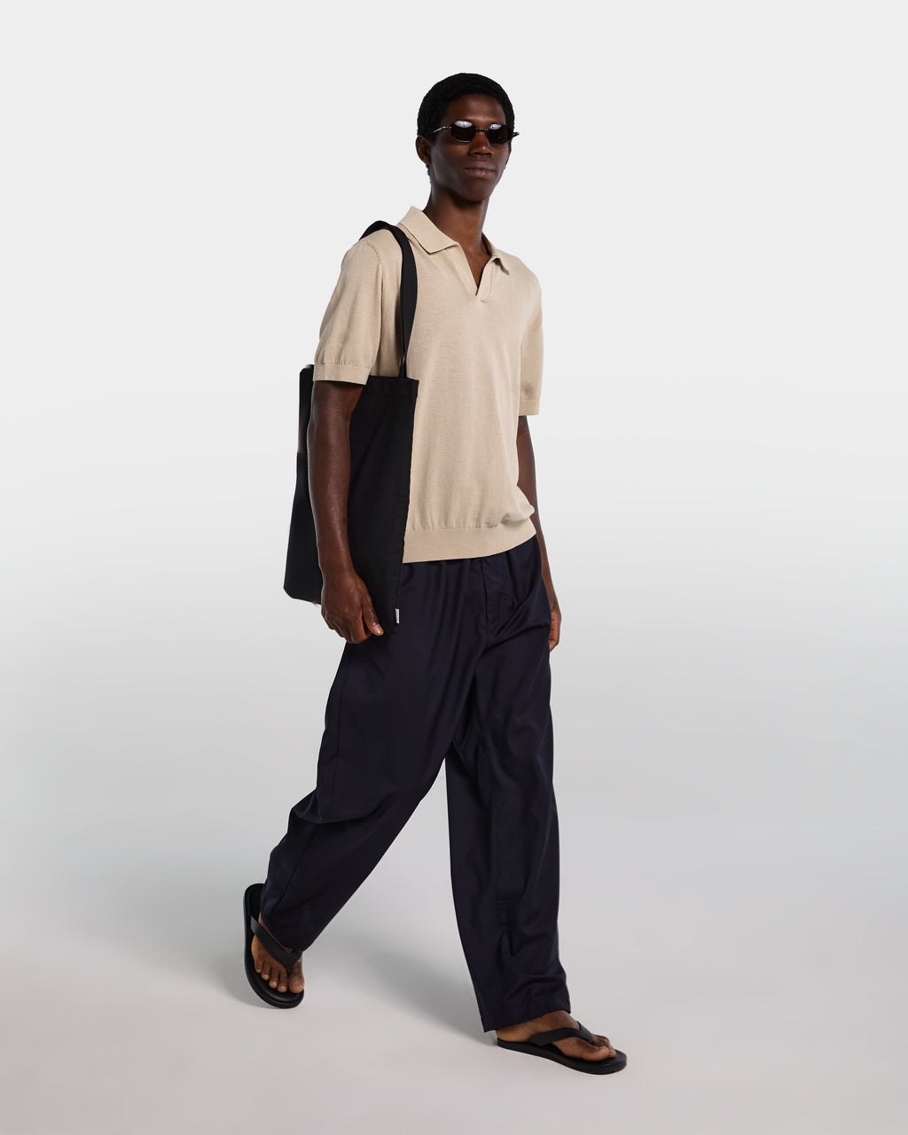 alt-image__Polo-in-cotone-color-sabbia-con-collo-aperto