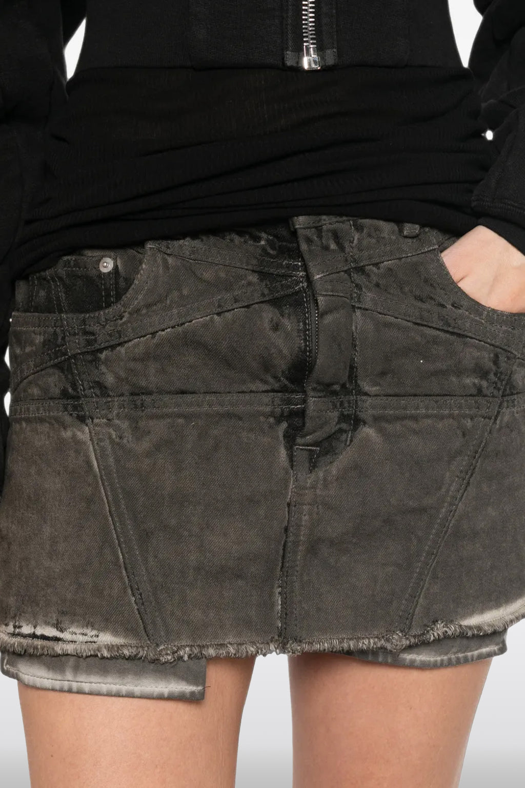 alt-image__Minigonna-in-denim-grigio-scuro-stonewashed-con-fondo-a-taglio-vivo---Lana-Mini