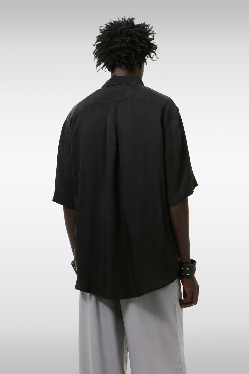 alt-image__Camicia-nera-in-cupro-con-maniche-corte---Beyond-Shirt-Shortsleeve