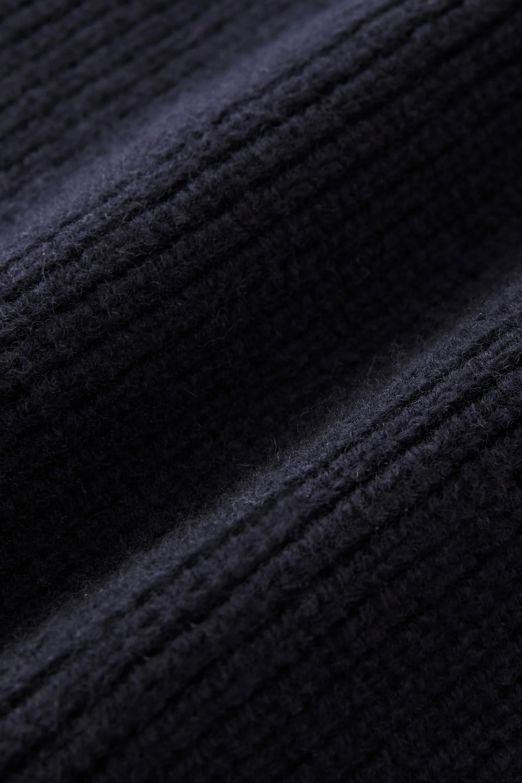 alt-image__Sciarpa-triangolare-in-lana-a-coste-blu-navy---Pythagoras-Scarf