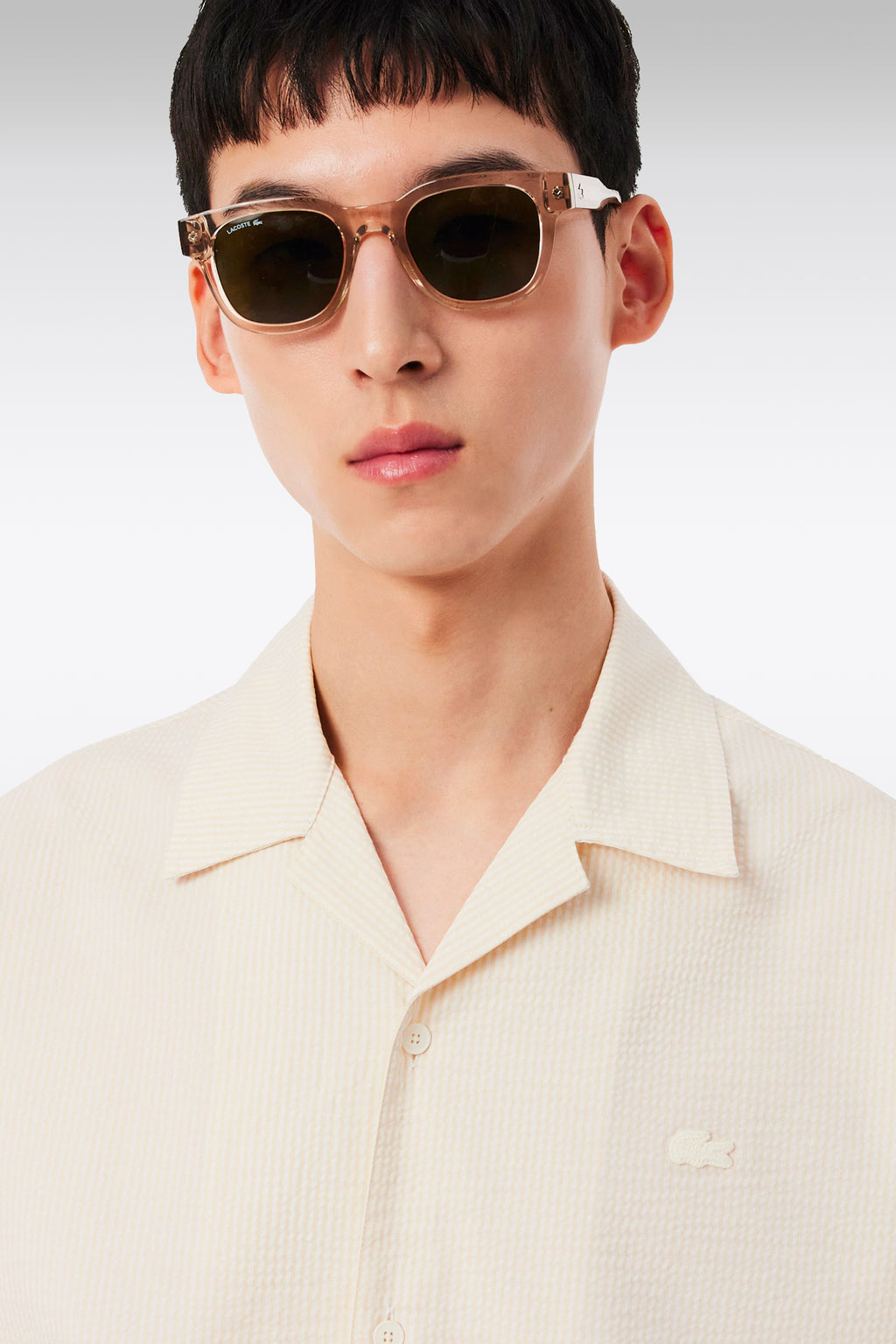 alt-image__Camicia-in-seersucker-a-righe-panna-e-beige-con-maniche-corte