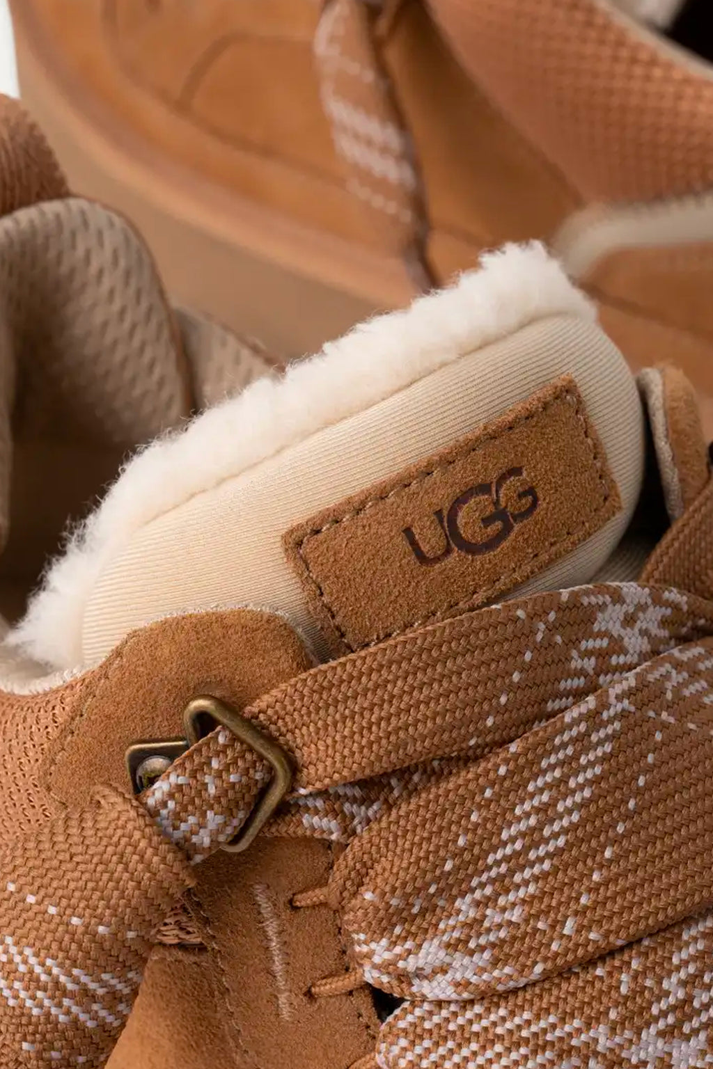 alt-image__Sneaker-bassa-in-suede-color-cammello-con-interno-in-montone---W-Lowmel
