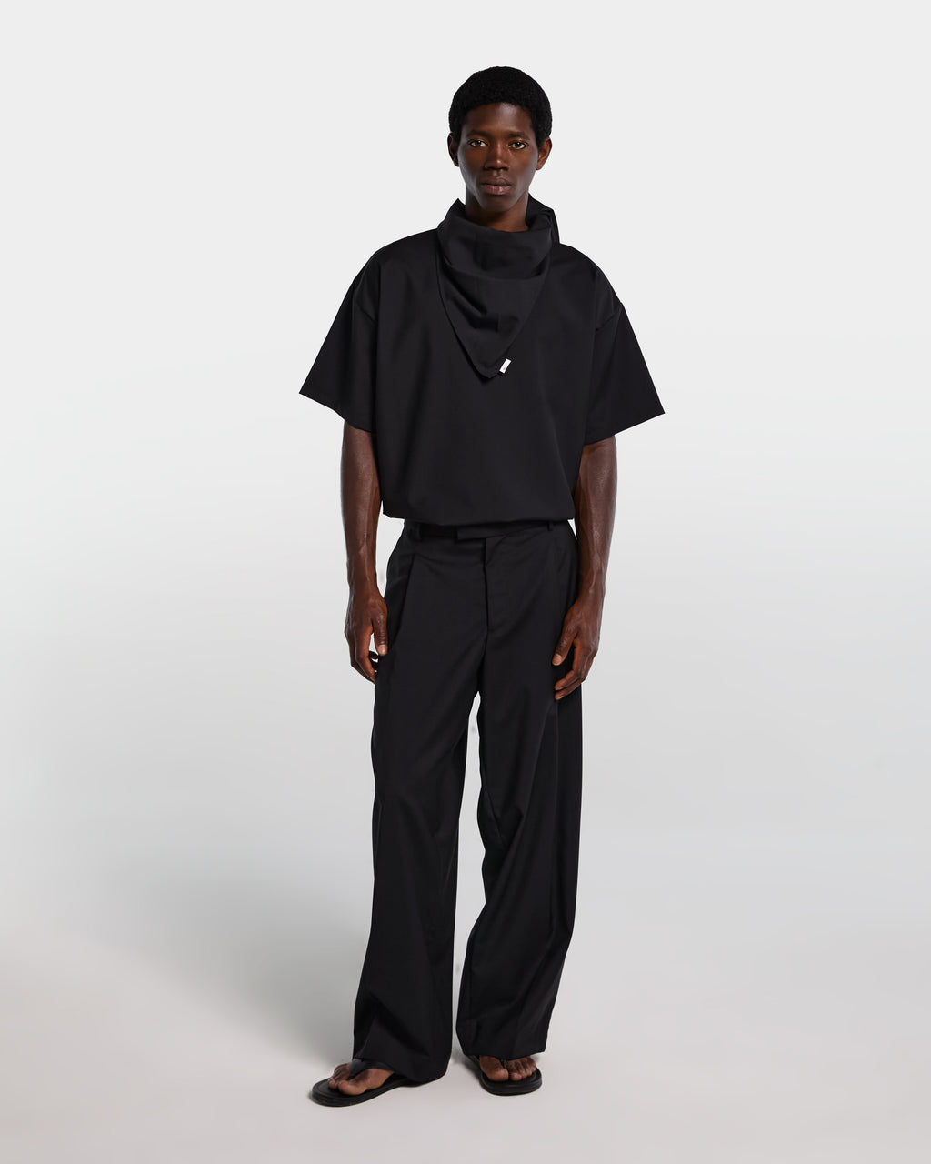 alt-image__Pantalone-nero-in-frescolana
