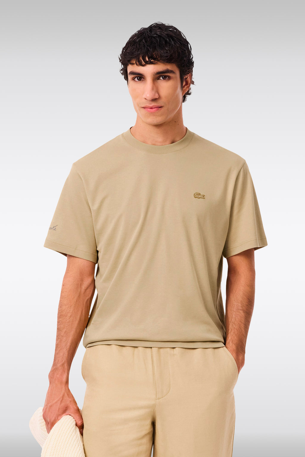 alt-image__T-shirt-in-cotone-beige-con-logo-al-petto-tono-su-tono