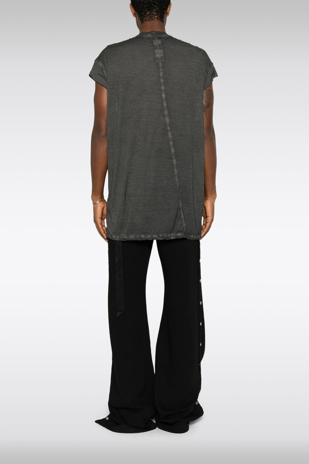 alt-image__T-shirt-smanicata-nera-in-cotone-lavato-con-stampa-pentagram---Rick-S-Jumbo-SL-T