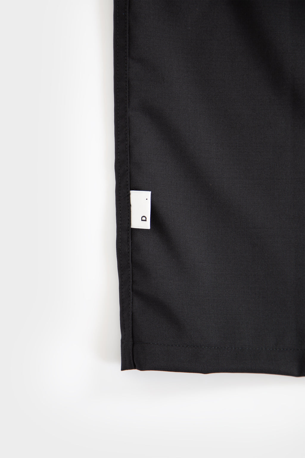 alt-image__Camicia-nera-in-frescolana-con-zip