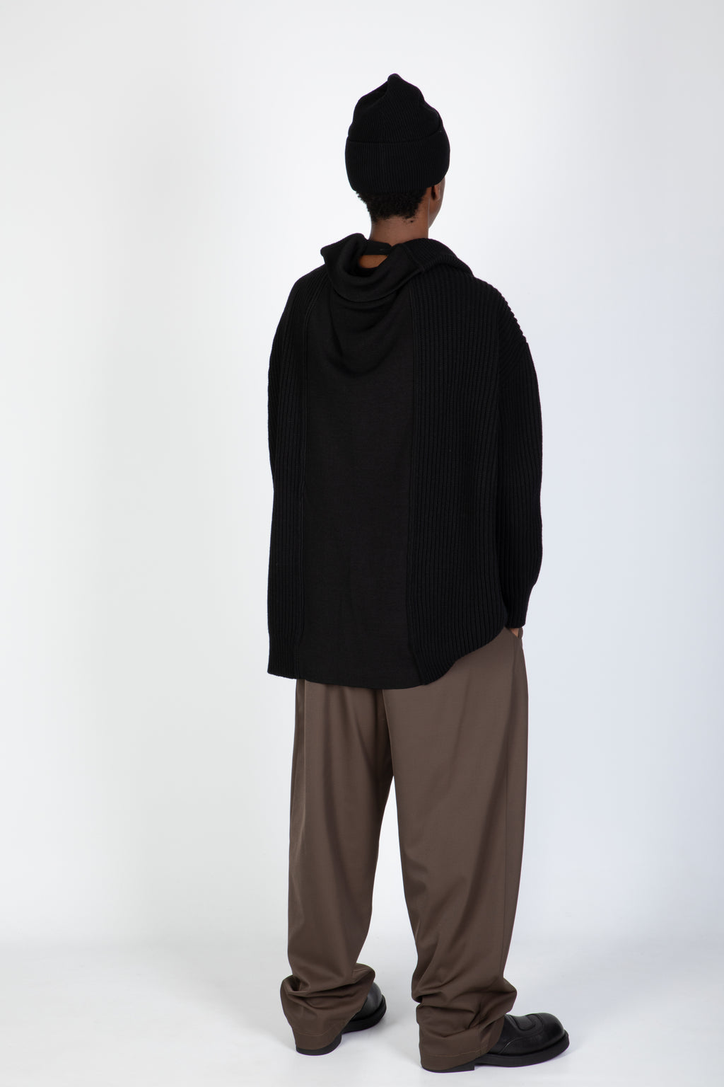 alt-image__Cardigan-nero-oversize-in-lana-a-coste-con-zip