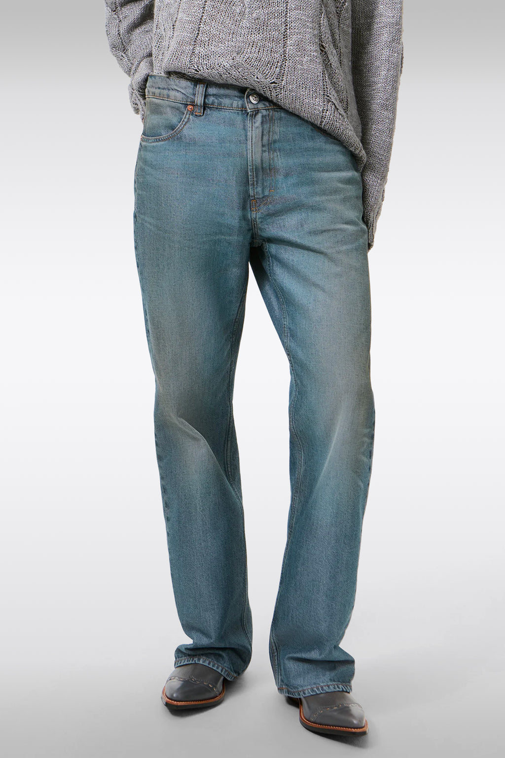 alt-image__Jeans-5-tasche-in-denim-blu-medio-stonewashed-con-gamba-svasata---Carlson-Cut