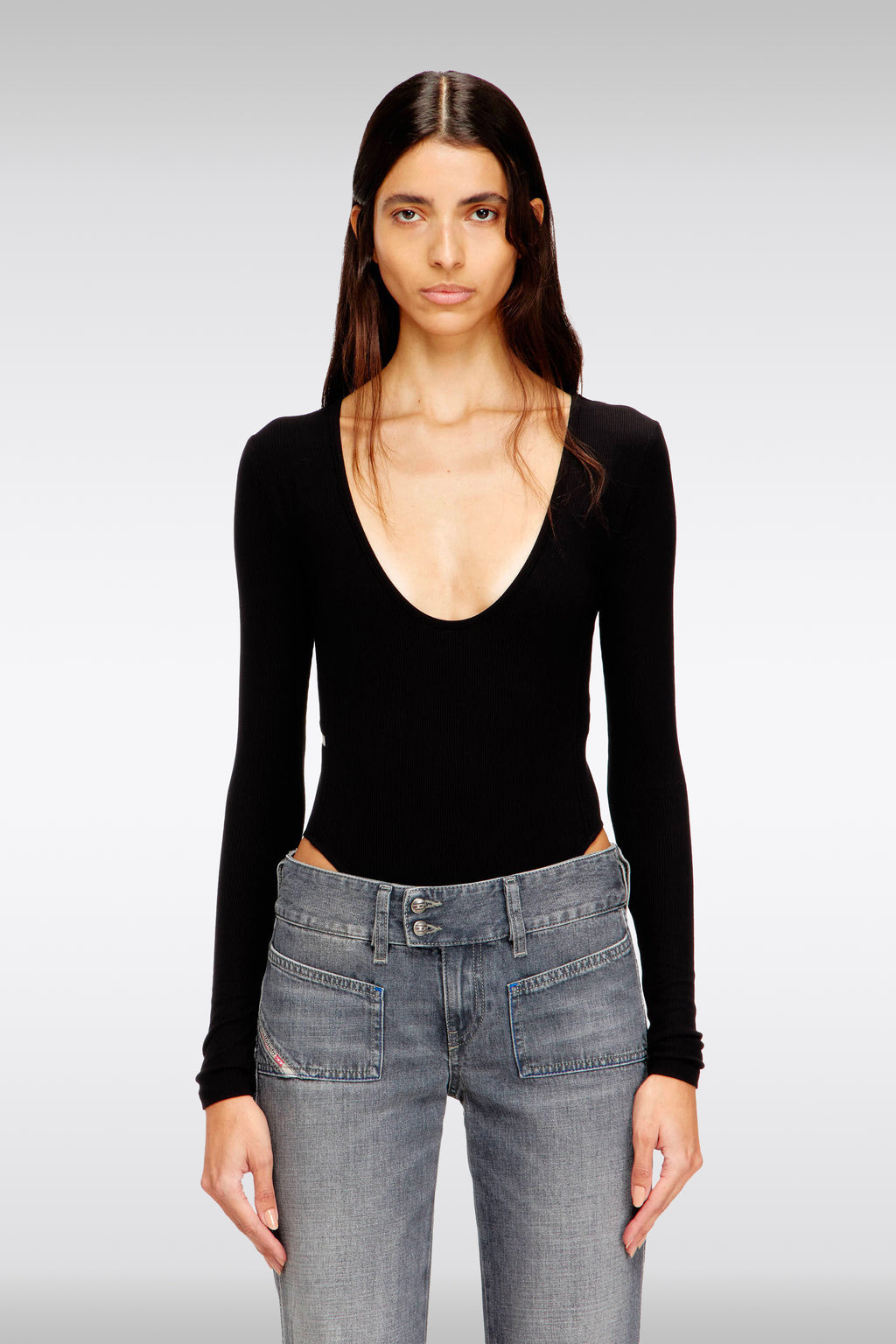 alt-image__Body-in-jersesy-a-coste-nero-con-maniche-lunghe-e-scollatura-profonda---T-Bodyn