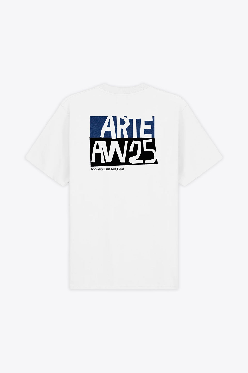 alt-image__T-shirt-bianca-in-cotone-con-logo-grafico-sul-retro---Cut-Out-Print-T-shirt
