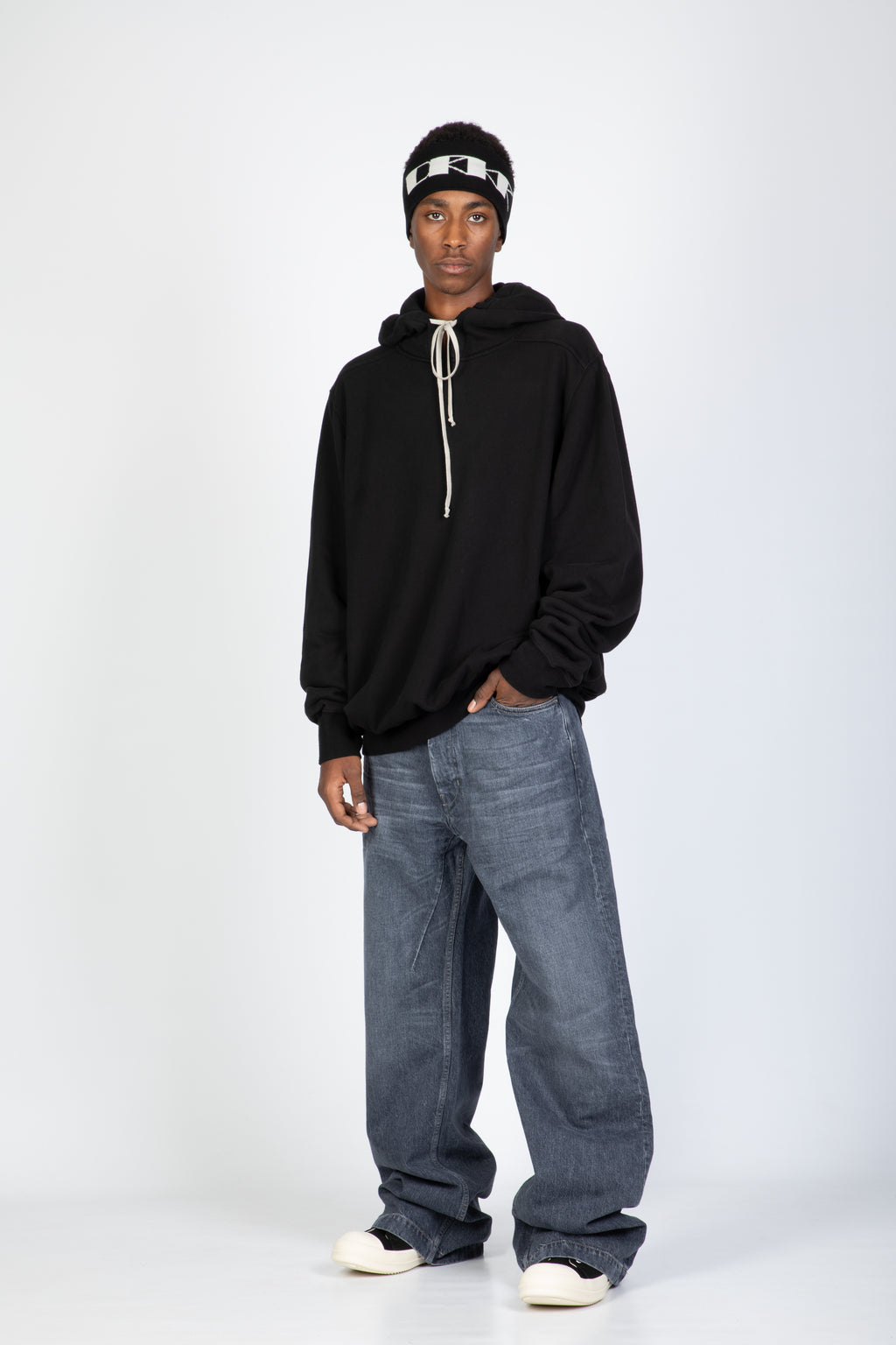 alt-image__Felpa-nera-oversize-con-cappuccio---Oversized-Hoodie