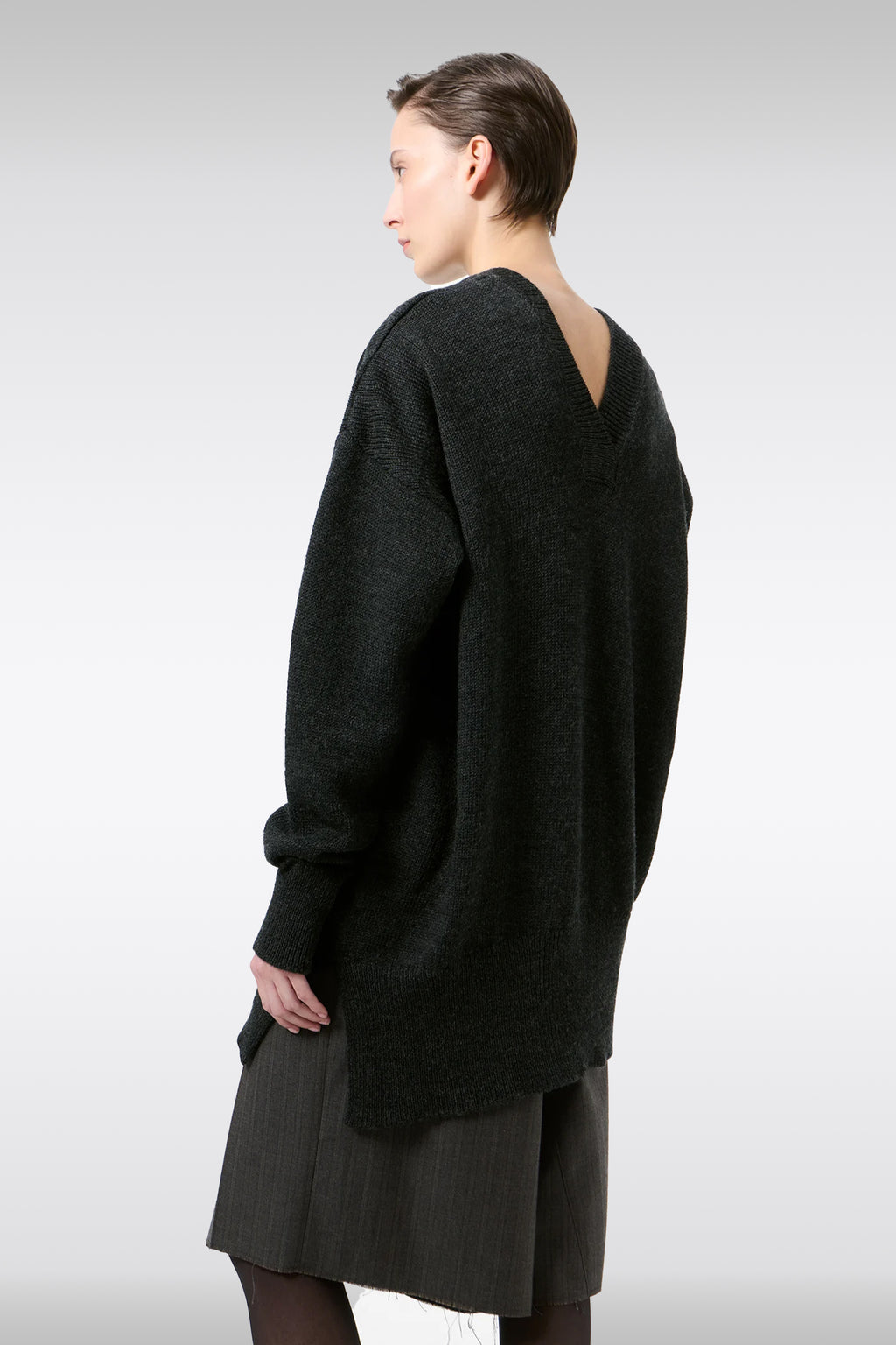alt-image__Pullover-in-lana-merino-grigio-antracite-con-scollo-a-V---Raise-V-Neck