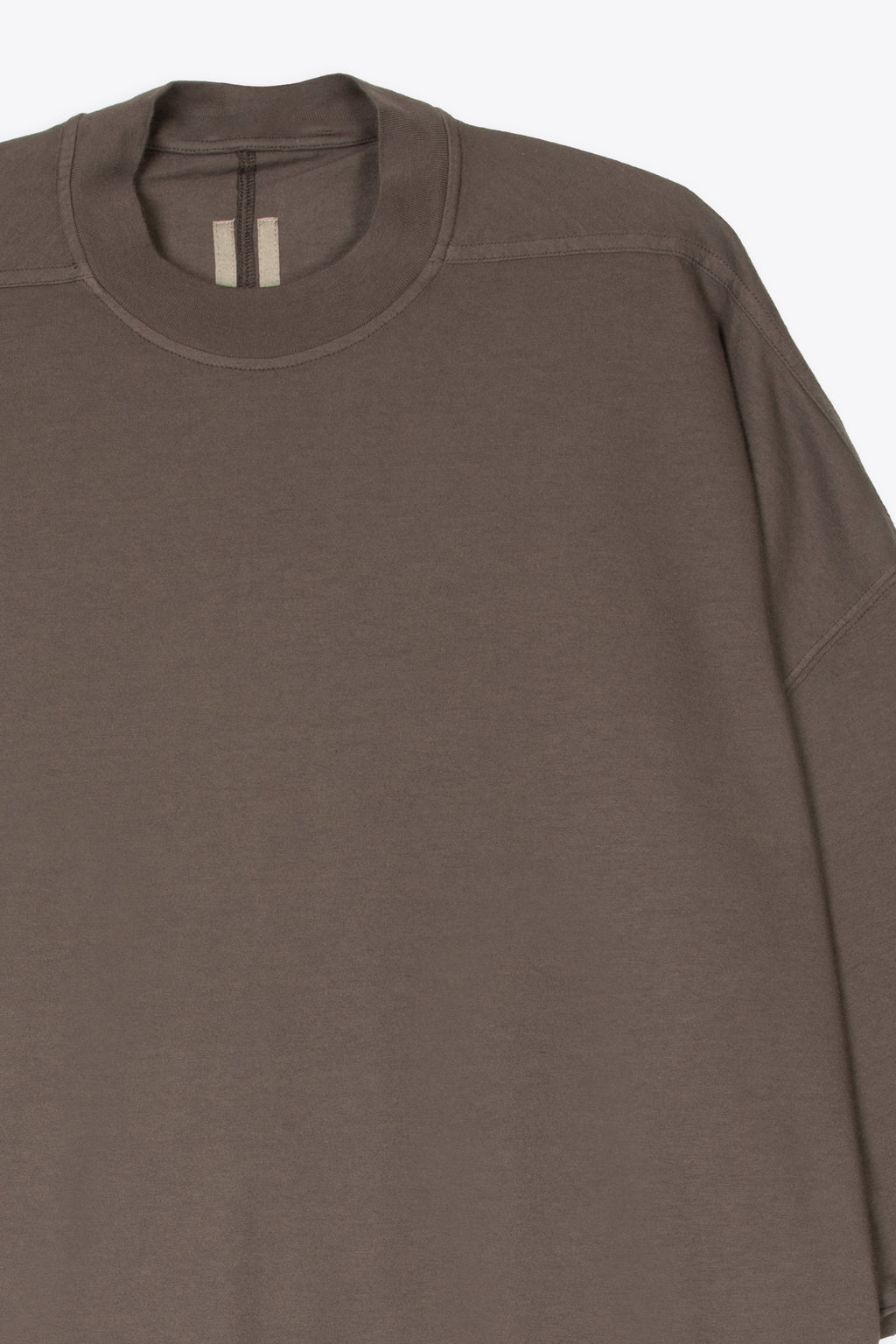 alt-image__T-shirt-oversize-in-cotone-marrone-con-fondo-a-taglio-vivo---Tommy-T