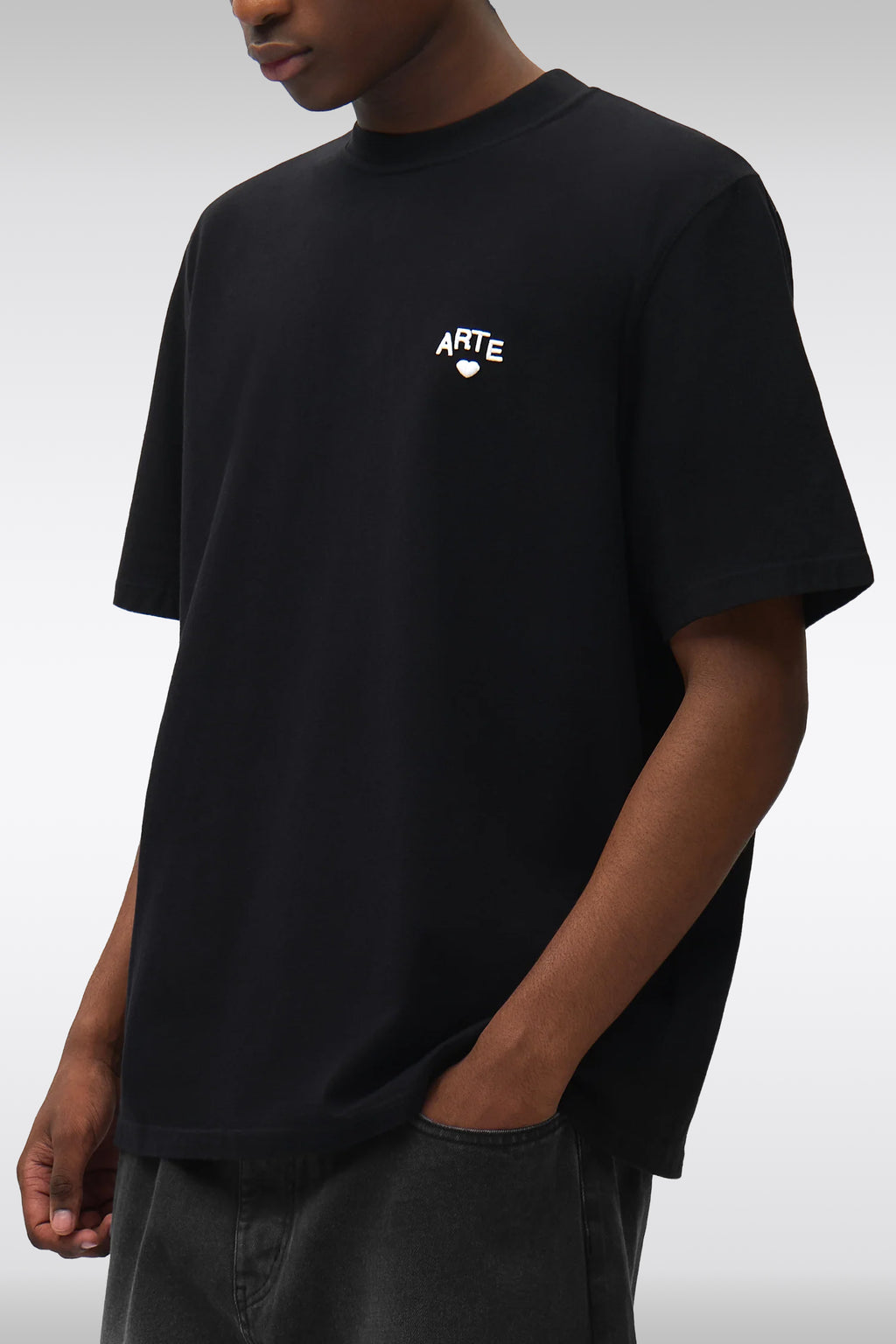 alt-image__T-shirt-nera-in-cotone-con-logo-ricamato-al-petto---Cor-T-shirt