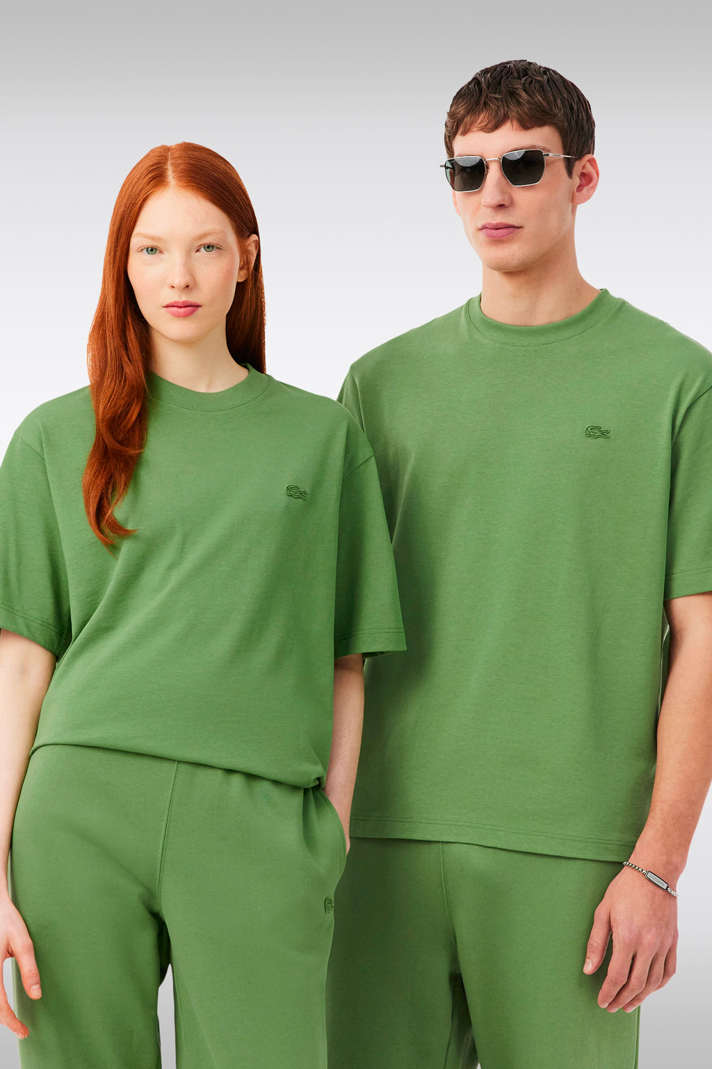 alt-image__T-shirt-verde-loose-fit-in-cotone-con-logo-al-petto