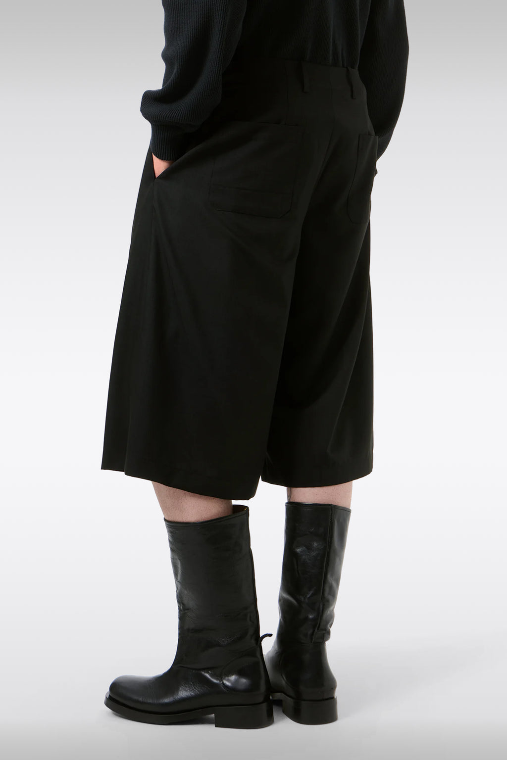 alt-image__Bermuda-baggy-in-frescolana-nero-con-doppia-pince---Split-Shorts