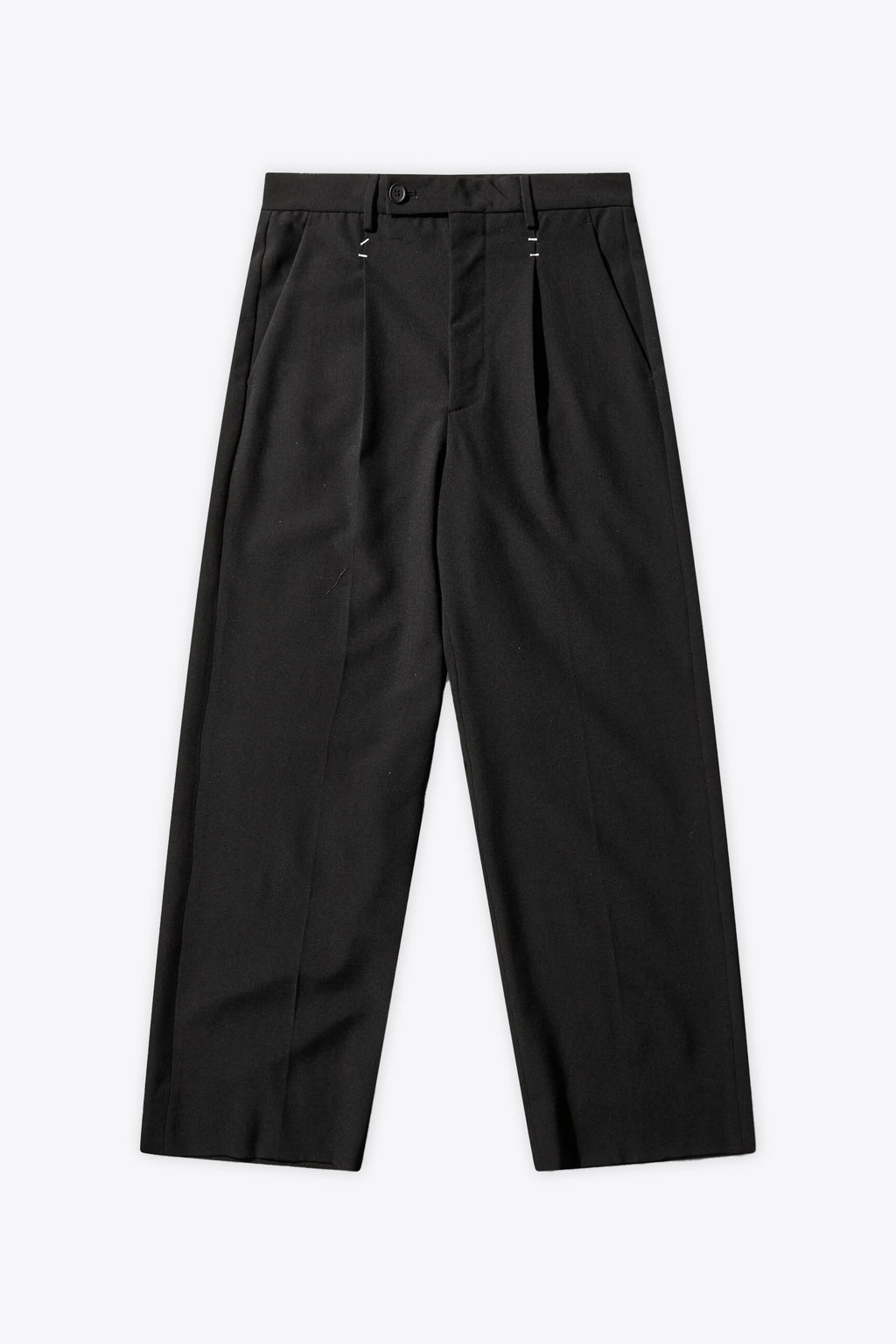 alt-image__Pantalone-nero-in-lana-con-piega-frontale-e-dettaglio-con-graffette-in-metallo