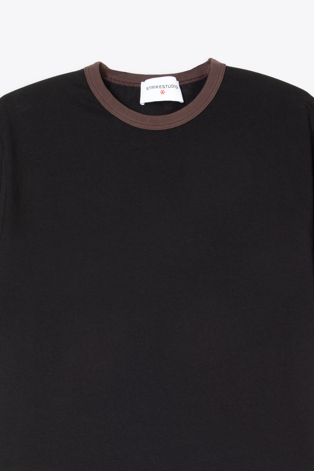 alt-image__T-shirt-nera-in-cotone-con-girocollo-e-bordo-manica-marrone---Muscle-Tee