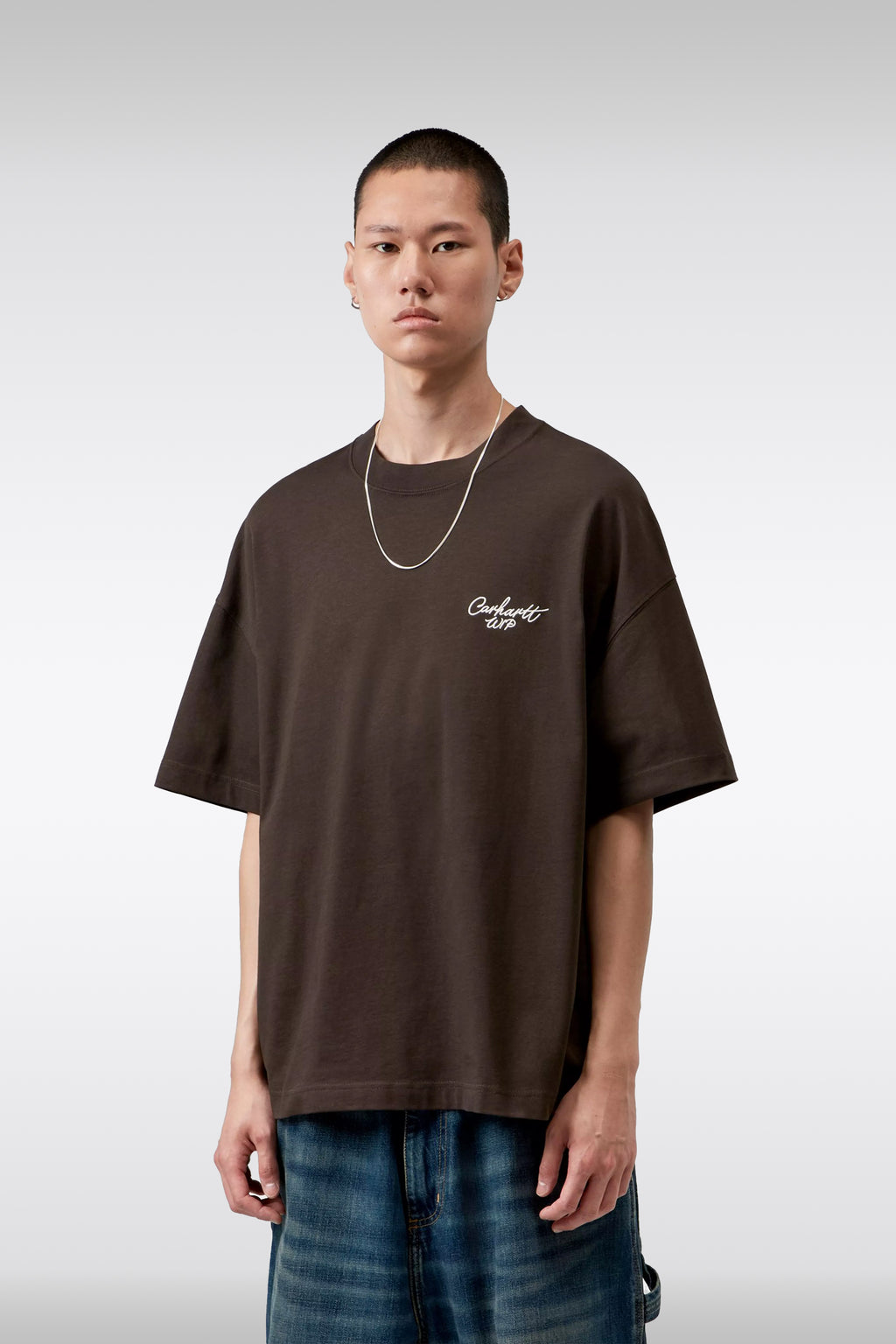 alt-image__T-shirt-marrone-in-cotone-con-logo-in-corsivo-ricamato-al-petto---S/S-Signature-Script-T-Shirt