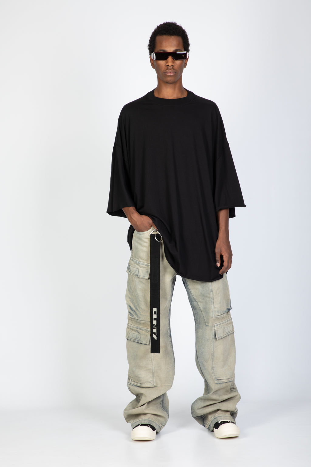 alt-image__Black-cotton-oversized-t-shirt-with-short-sleeves---Tommy-T
