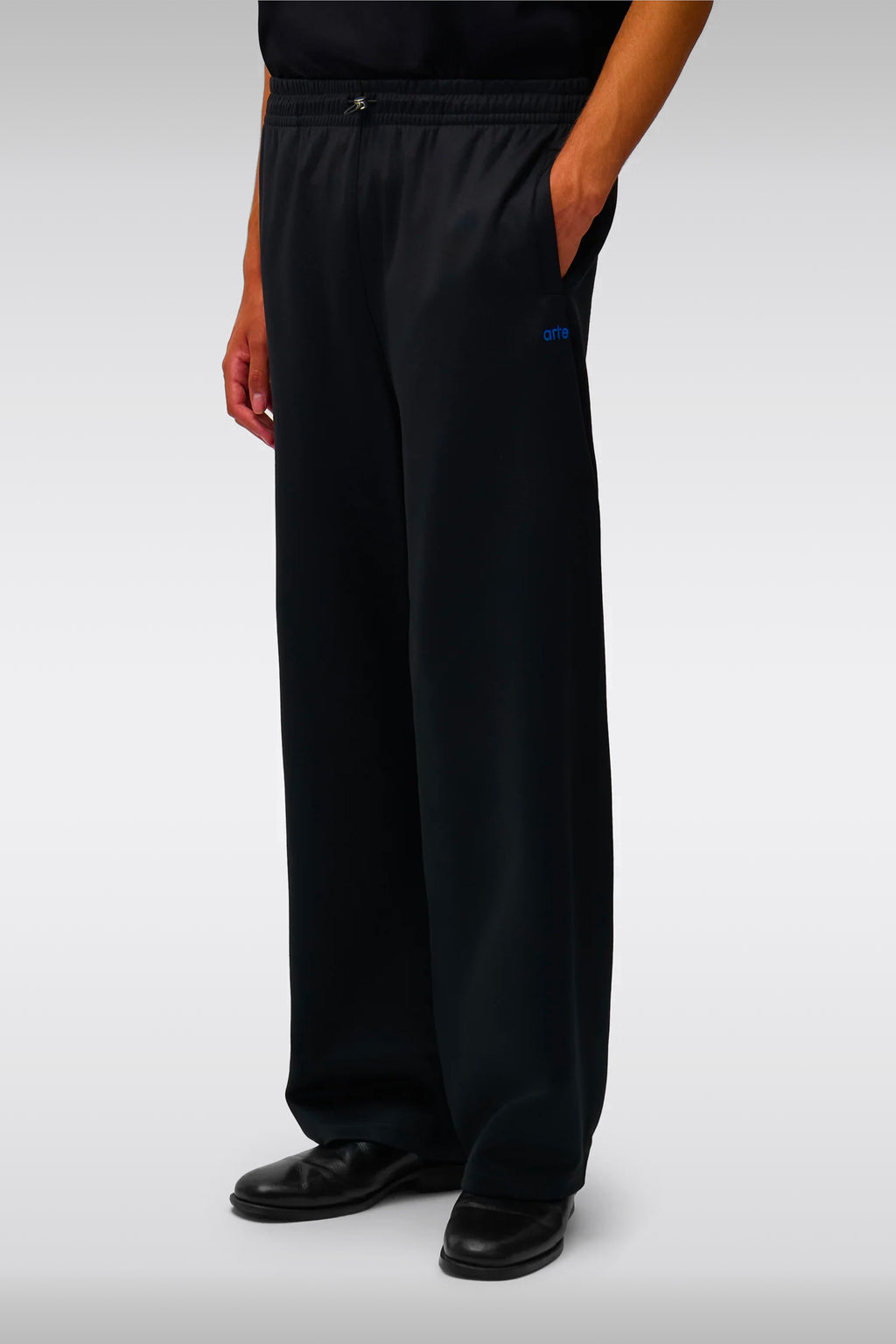 alt-image__Pantalone-in-acetato-nero-con-logo-ricamato---Carded-Tracksuit-Bottom