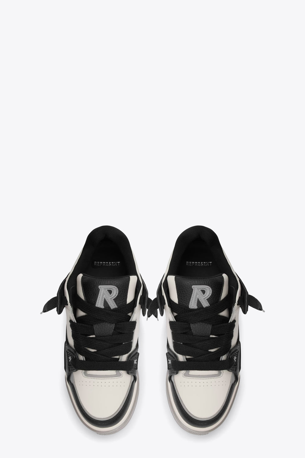 alt-image__Sneaker-bassa-in-pelle-panna-e-nera-con-lacci-grossi---Studio-Sneaker