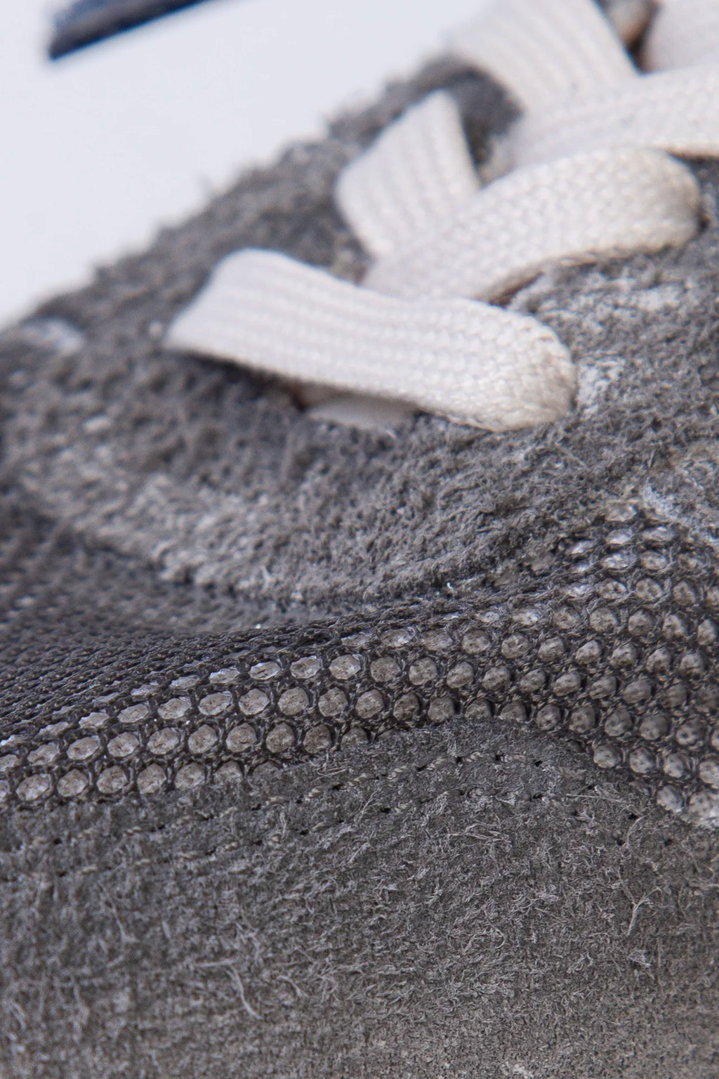 alt-image__Sneaker-bassa-in-nylon-grigio-e-pelle-scamosciata-distressed-con-ciondoli---Reelwind-Sup-Vint-low