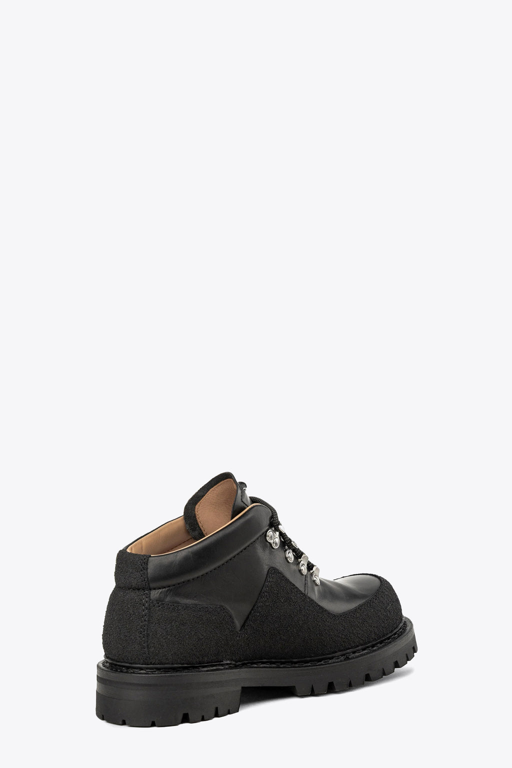 alt-image__QUEST-BOOT-Nero