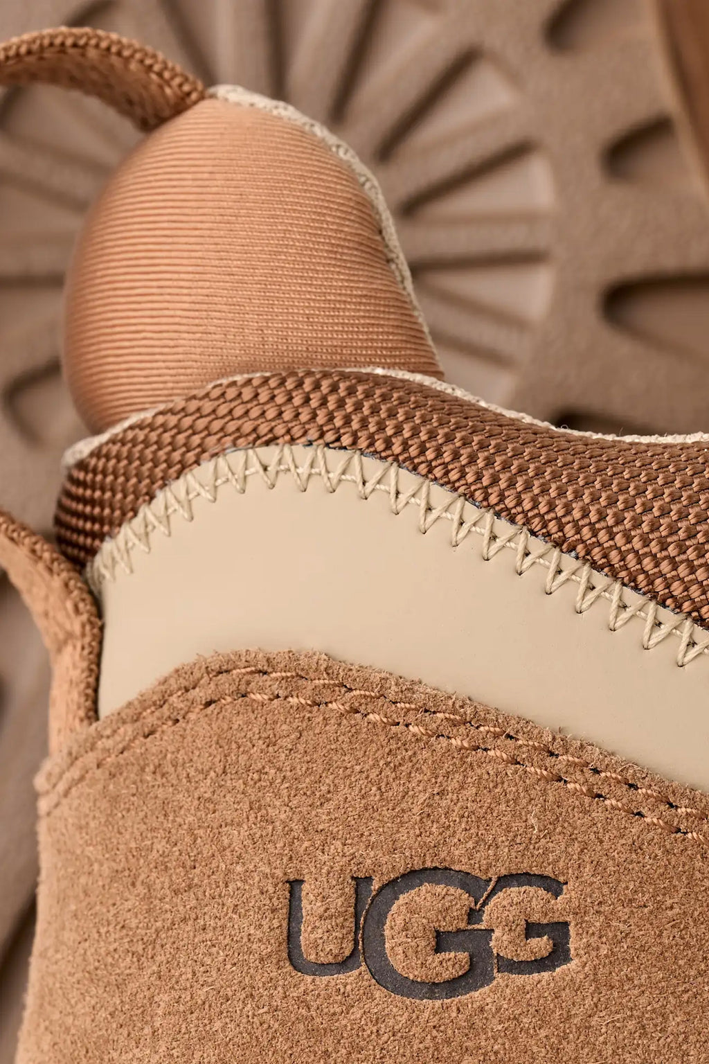 alt-image__Sneaker-bassa-in-suede-color-cammello-con-interno-in-montone---Lowmel