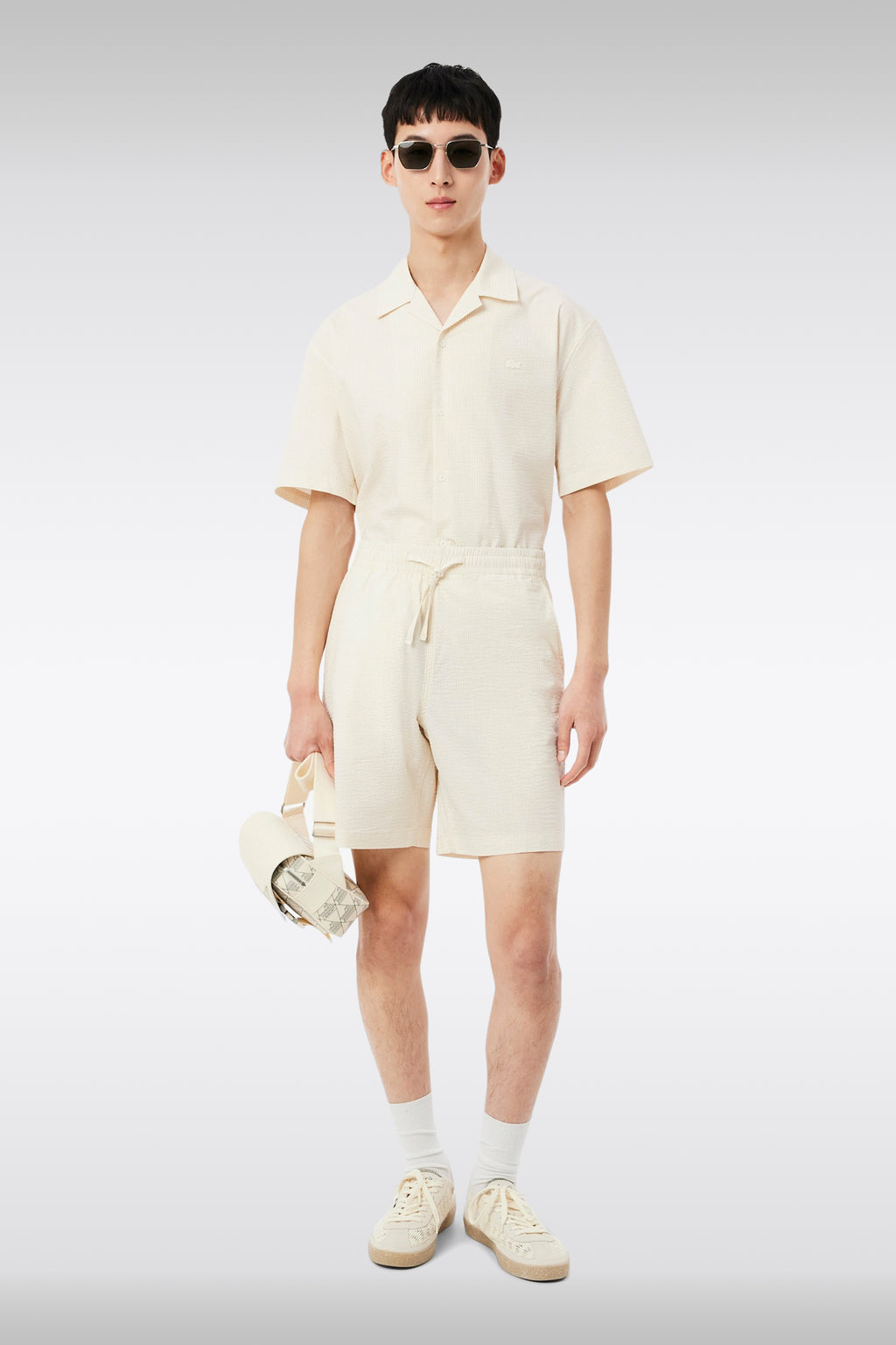 alt-image__Shorts-in-seersucker-a-righe-panna-e-beige-con-coulisse