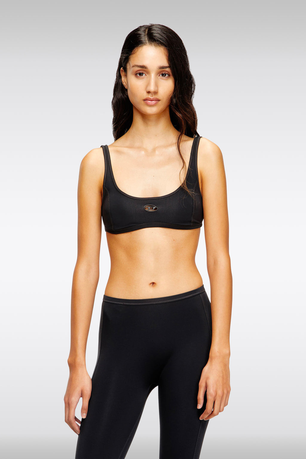 alt-image__Reggiseno-nero-sportivo-in-microfibra-con-logo-cut-out---Chelsea-Utlt