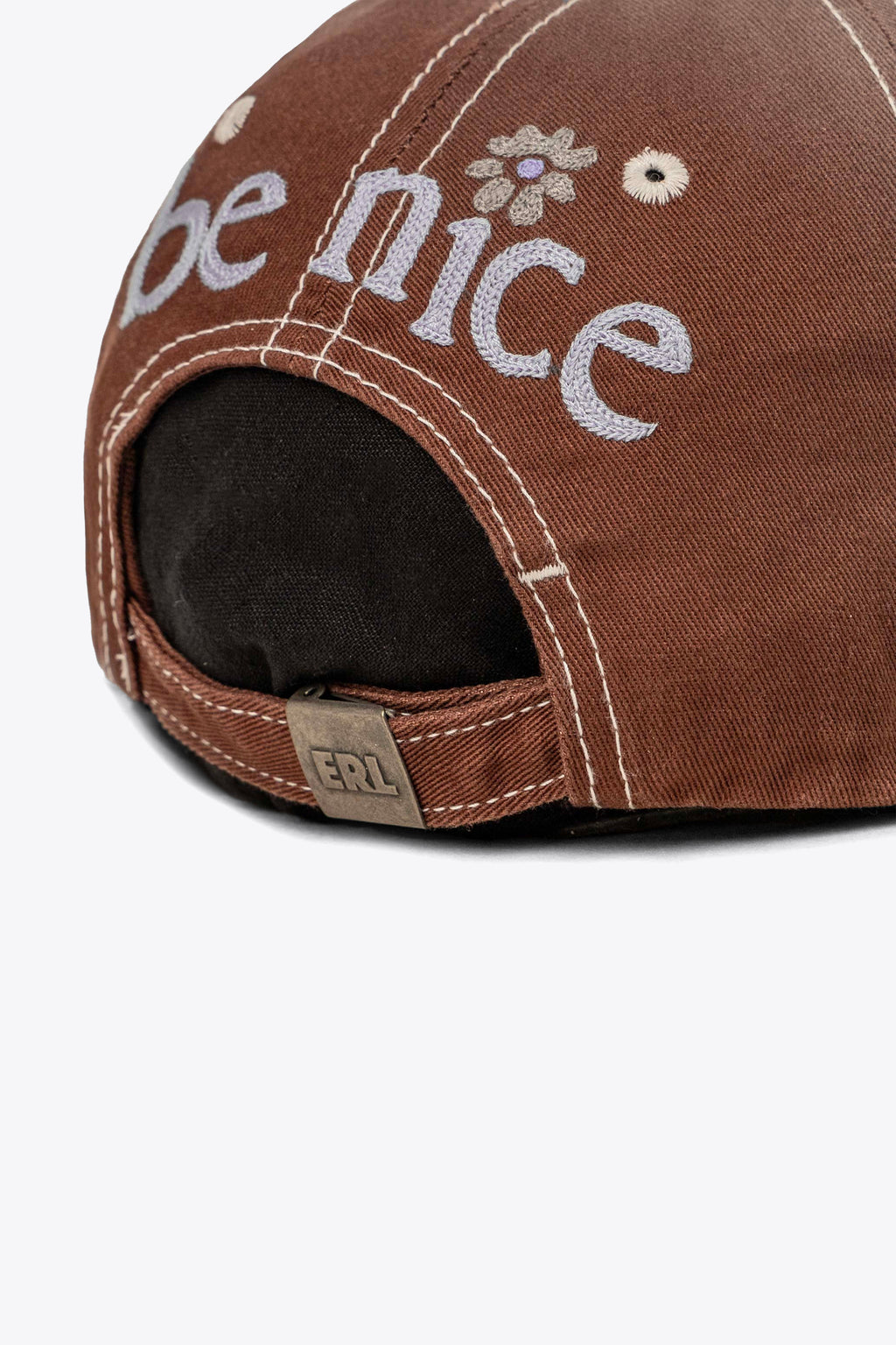 alt-image__Cappello-marrone-con-visiera-e-ricamo-
