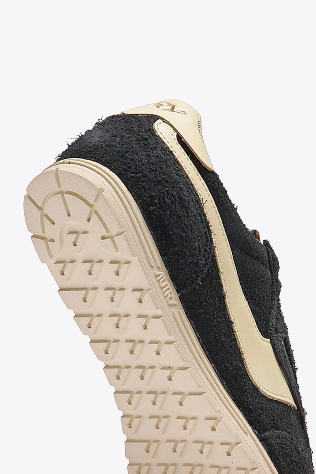 alt-image__Sneaker-bassa-in-suede-nera-con-lacci---Windspin-Low