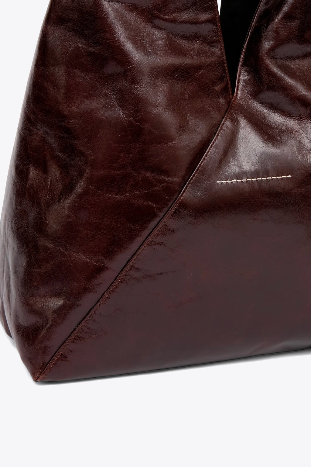alt-image__Borsa-Japanese-grande-in-pelle-vernicita-marrone-con-manico-in-metallo