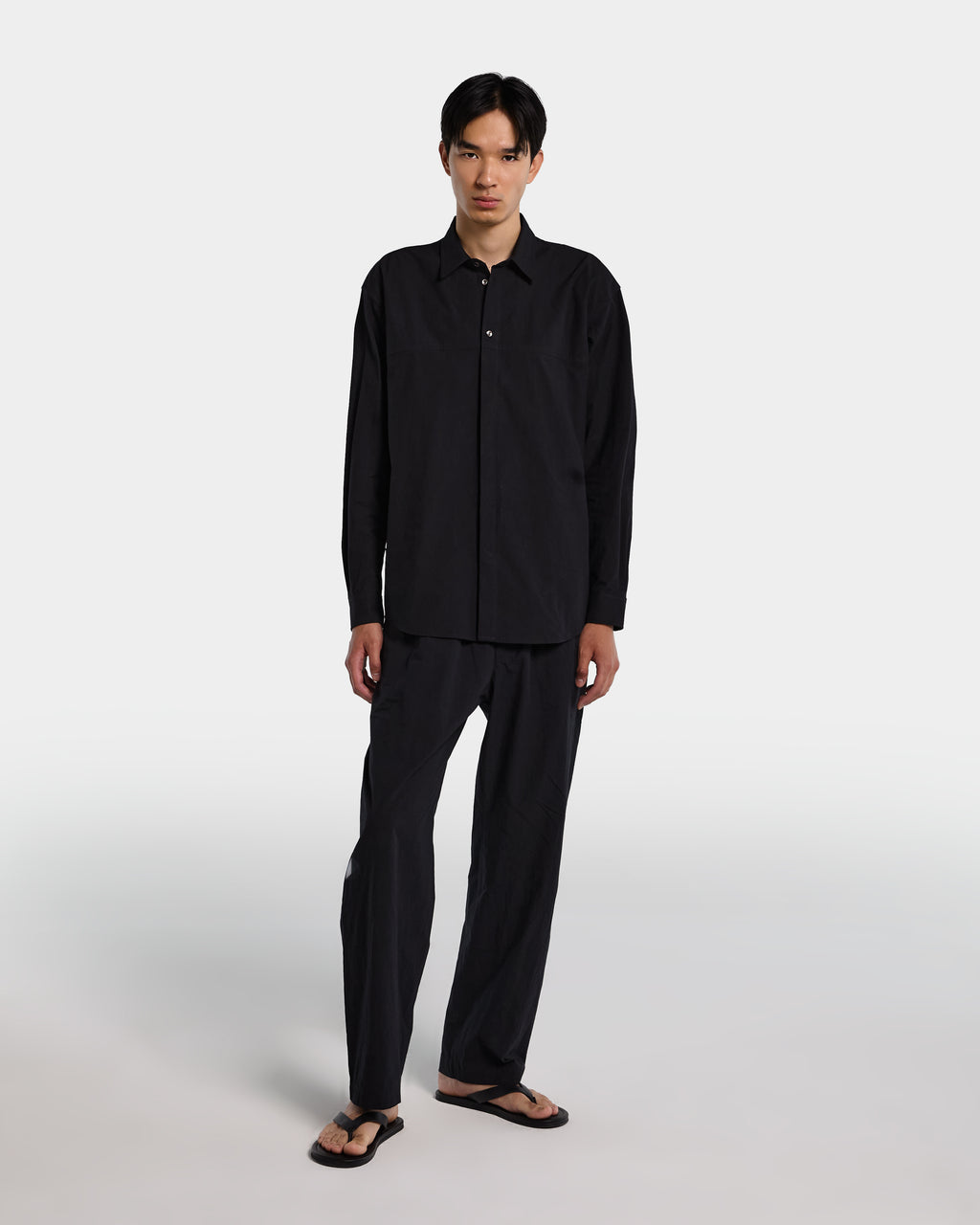 alt-image__Overshirt-nera-in-frescolana-con-maniche-lunghe