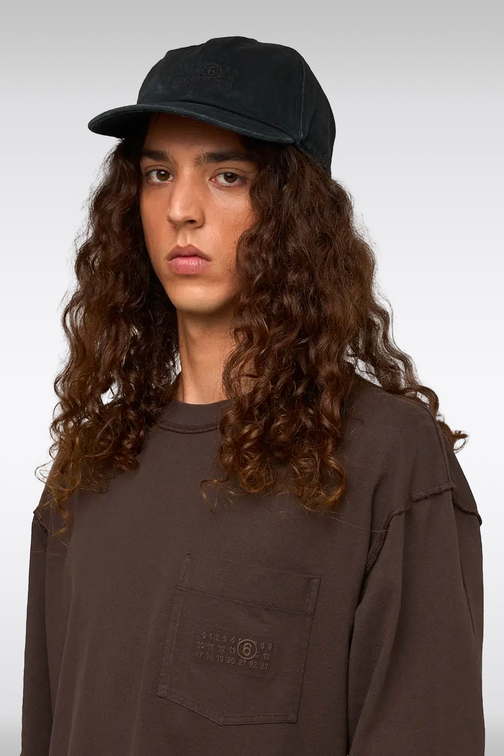 alt-image__T-shirt-marrone-con-maniche-lunghe-e-cuciture-a-vista