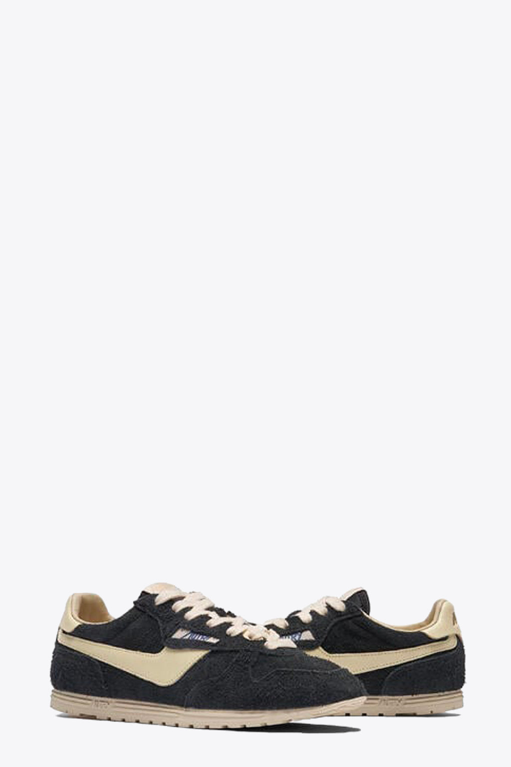 alt-image__Sneaker-bassa-in-suede-nera-con-lacci---Windspin-Low