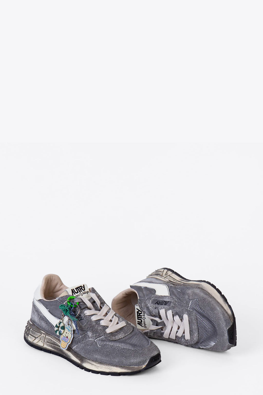 alt-image__Sneaker-bassa-in-nylon-grigio-e-pelle-scamosciata-distressed-con-ciondoli---Reelwind-Sup-Vint-low