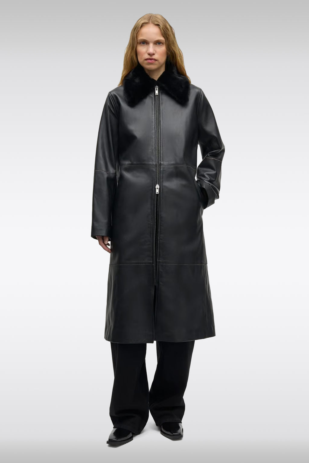 alt-image__Trench-nero-in-pelle-con-collo-in-pelliccia-ecologica-e-cintura---Sajuniper-Shearlin-Coat
