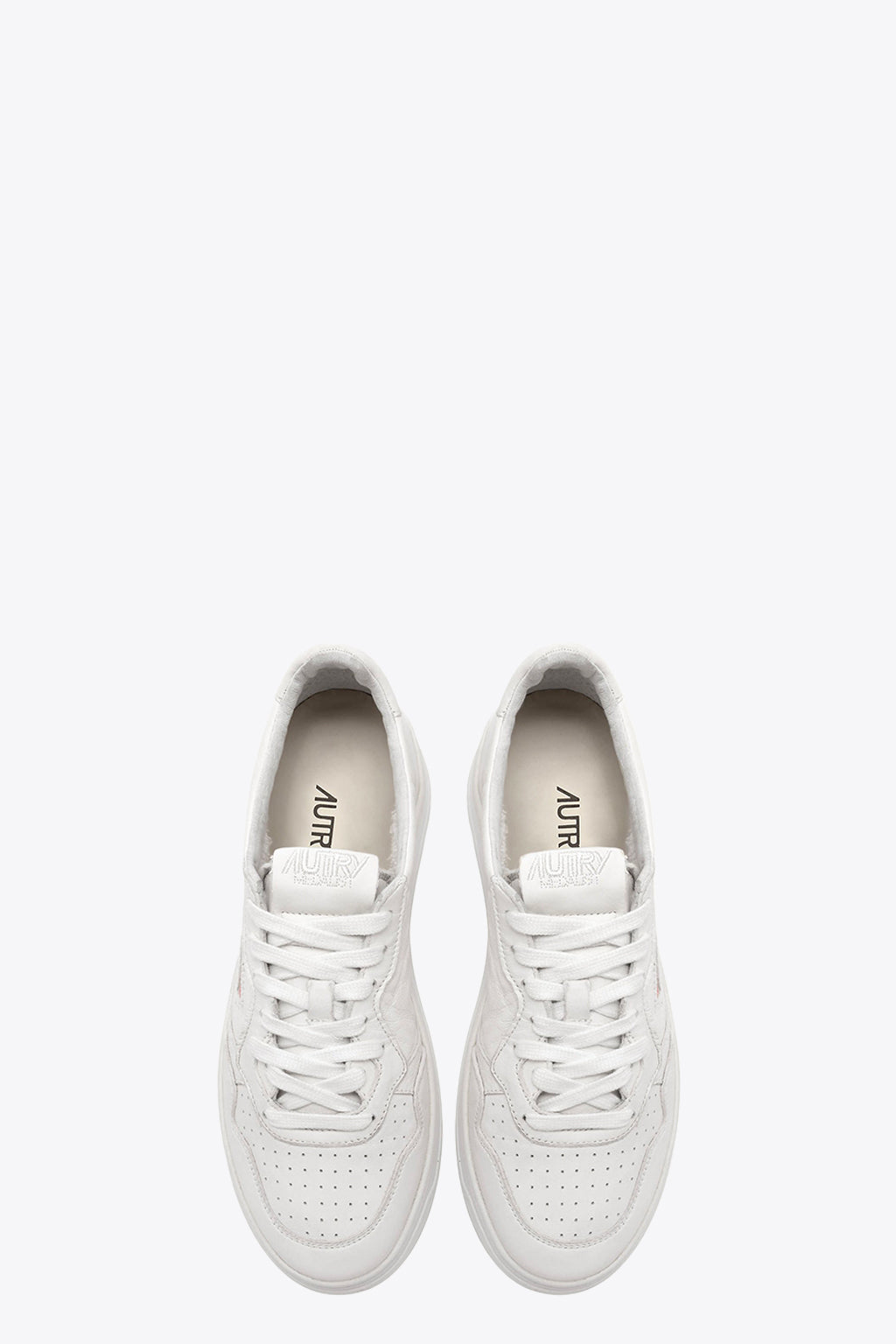 alt-image__White-leather-low-sneaker---Medalist-