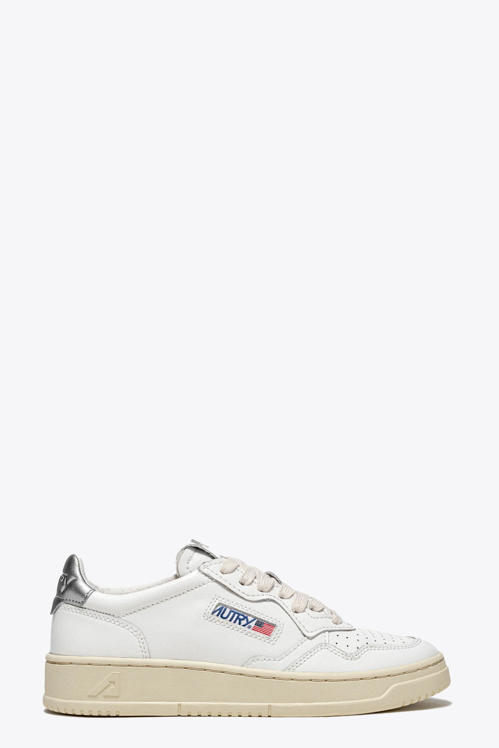 alt-image__White-leather-low-sneaker-with-silver-tab---Medalist
