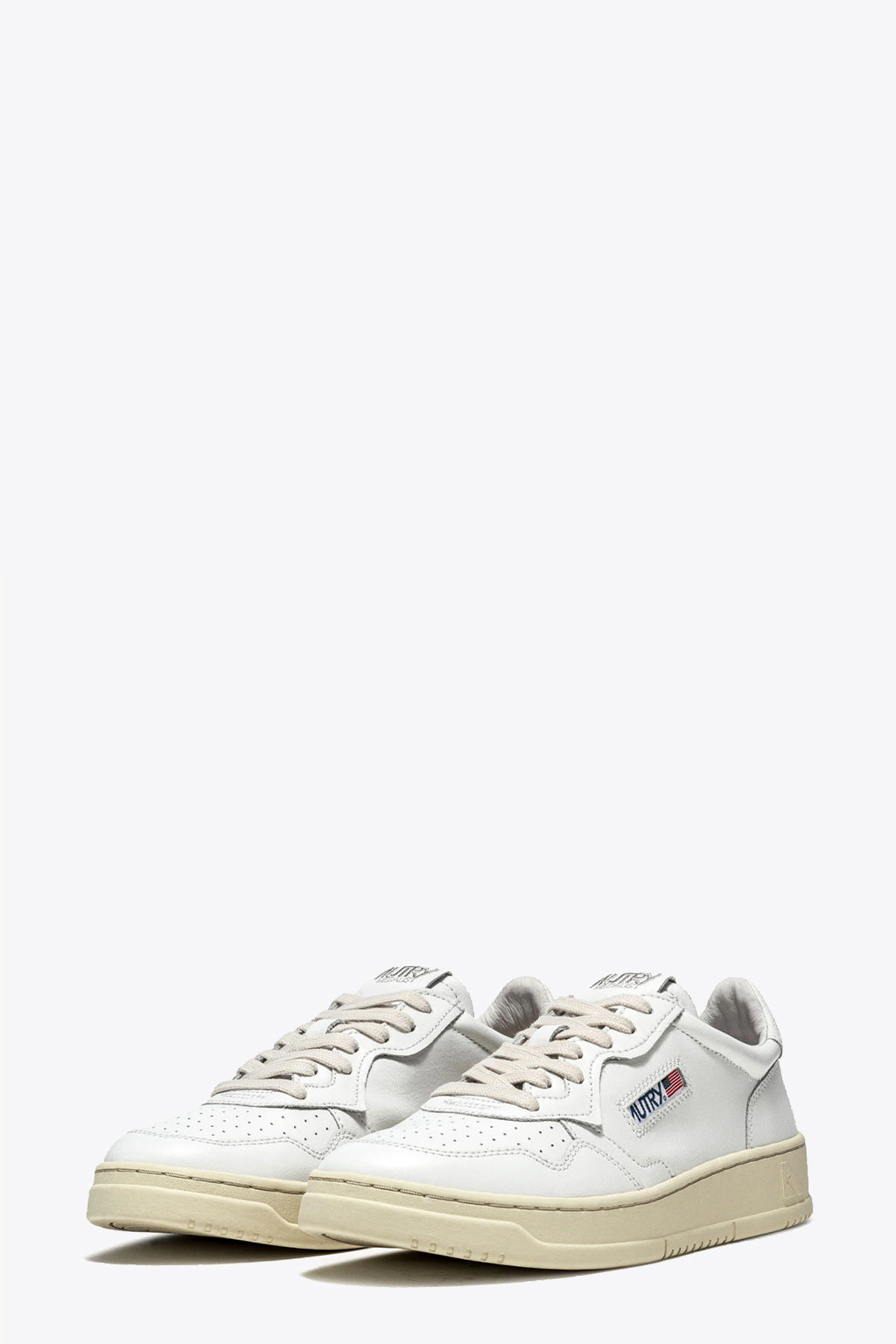 alt-image__White-leather-low-sneaker---Medalist