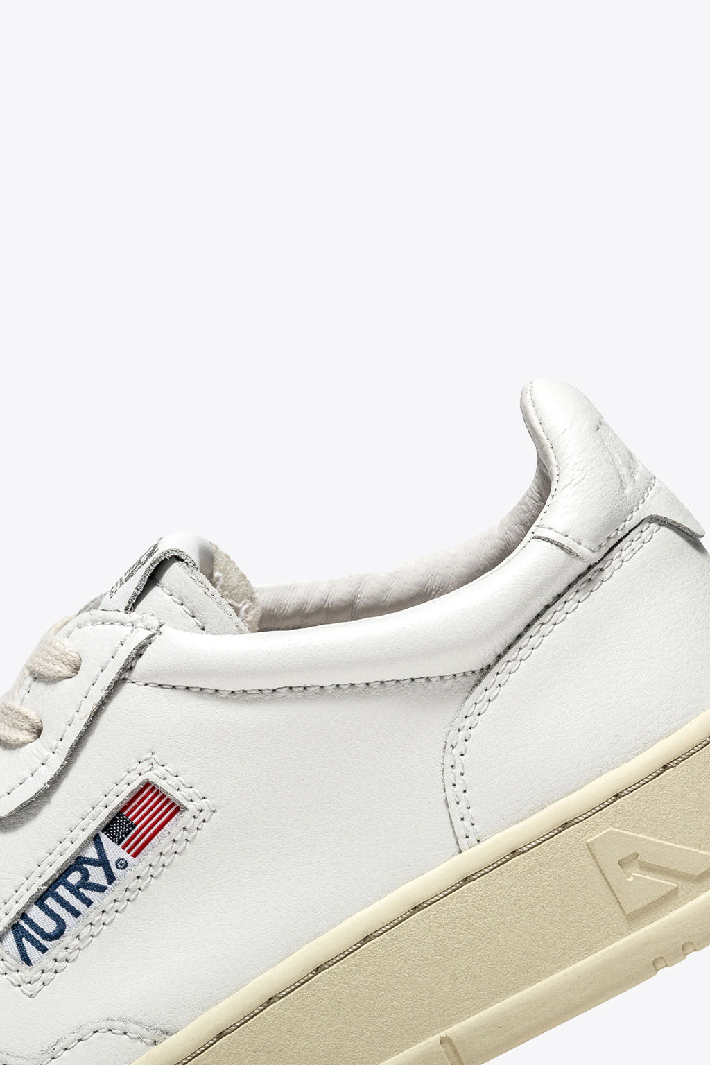 alt-image__White-leather-low-sneakers---Medalist-low