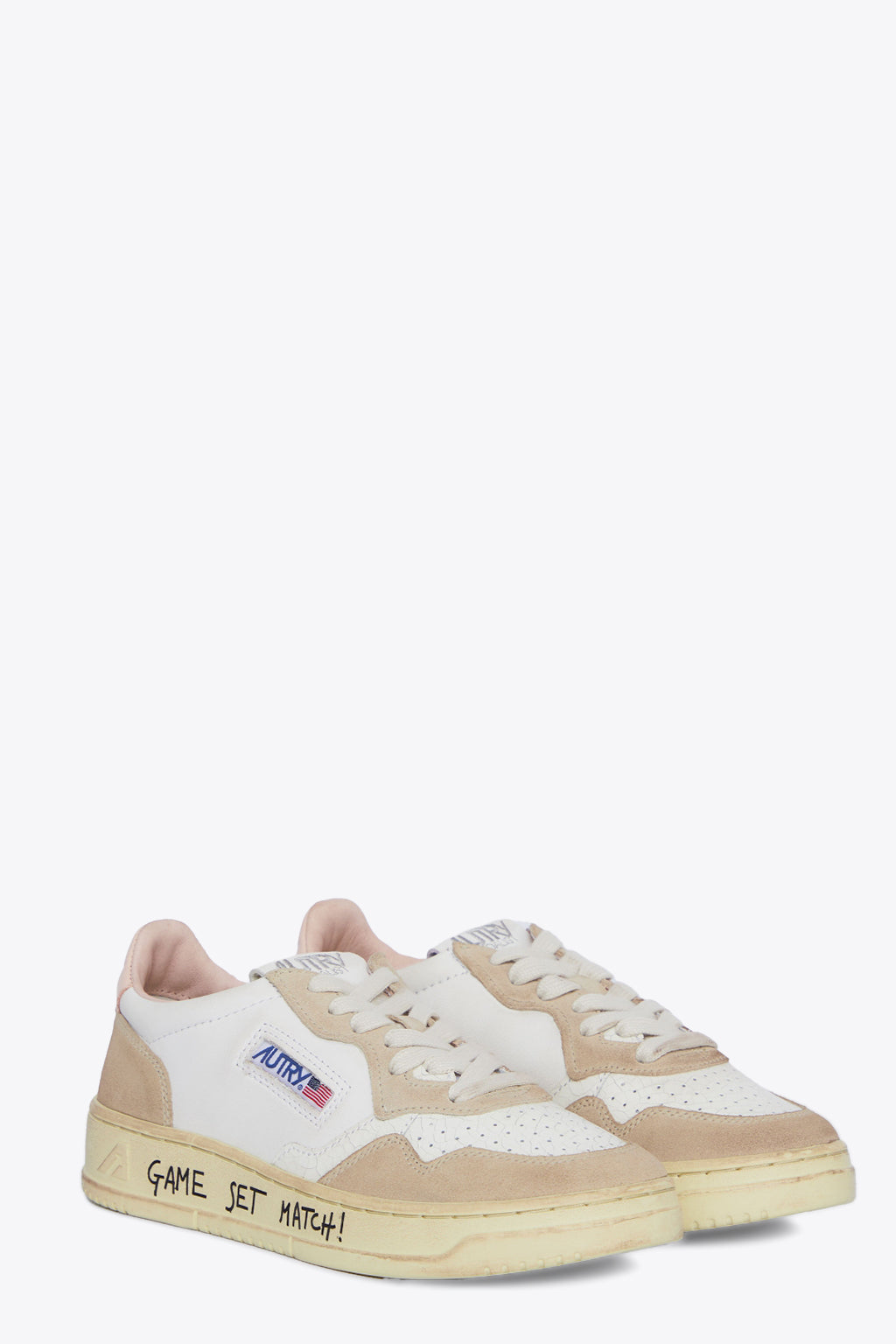 alt-image__White-leather-low-sneaker-with-slogan-print---Medalist