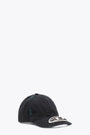 Cappello con visiera nero con logo Oval D in metallo - C Beast A1 