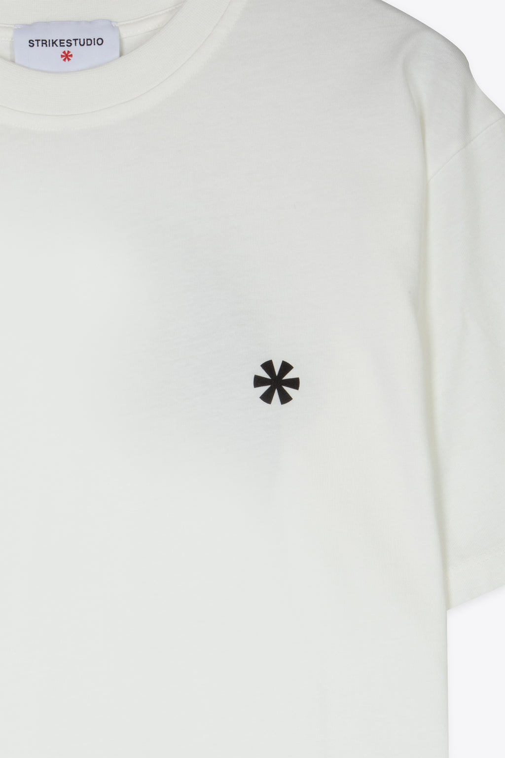 alt-image__T-shirt-bianca-in-cotone-con-stampa-sul-retro---Tao-tee